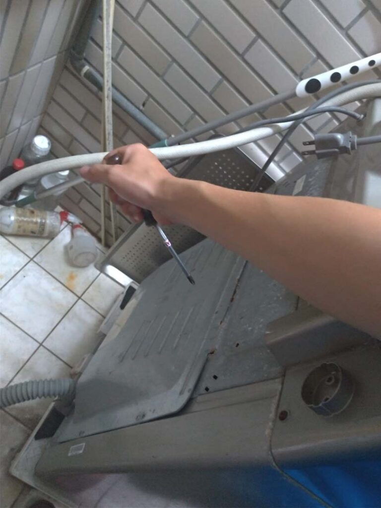 [DIY 洗衣機維修] 洗衣機水不停排出，無法儲水