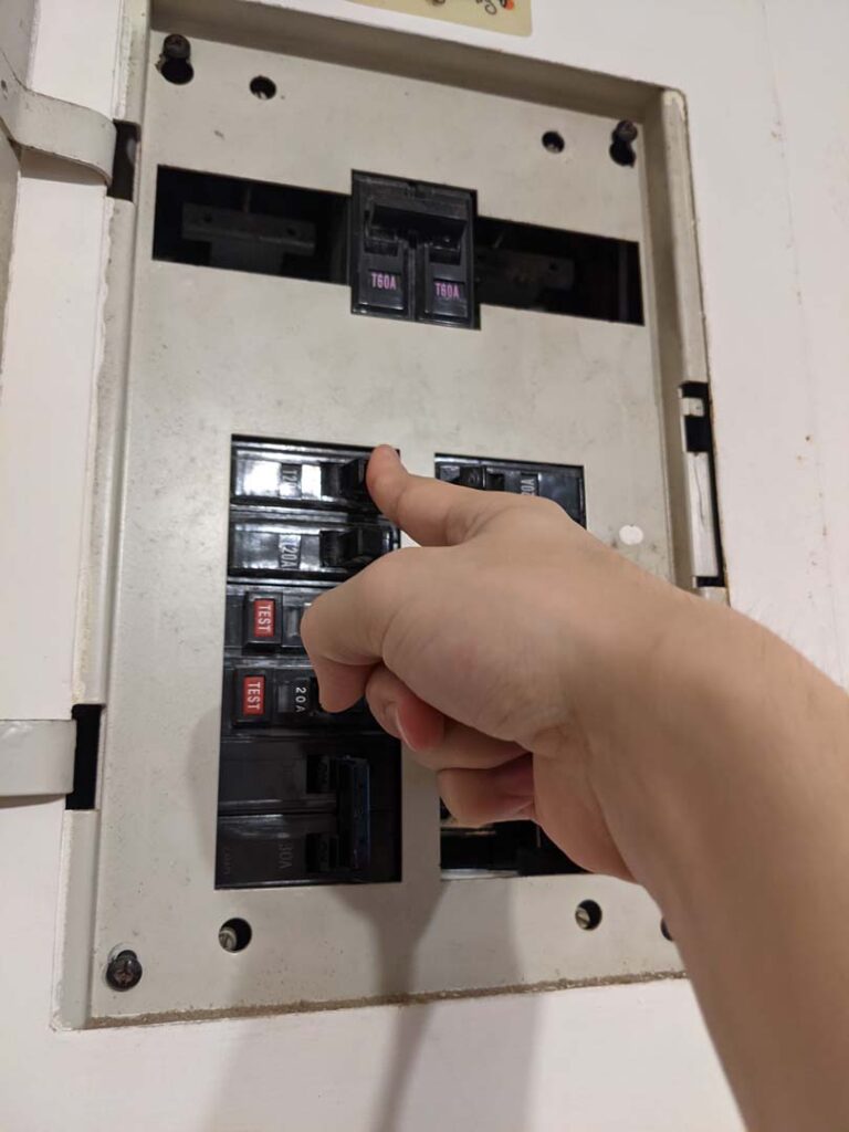 [DIY 新增插座] 自己加裝一個插座?插座更換自己來