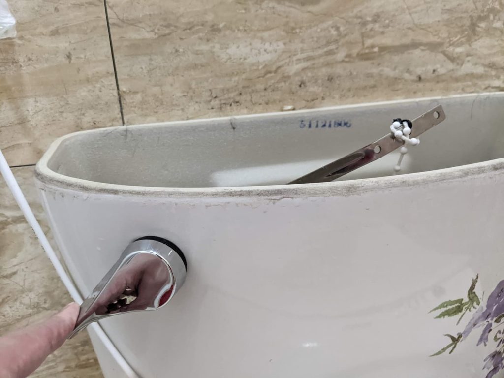 [DIY 馬桶把手更換]馬桶沖水把手斷掉怎麼辦?自己更換馬桶把手，馬桶把手更換教學DIY