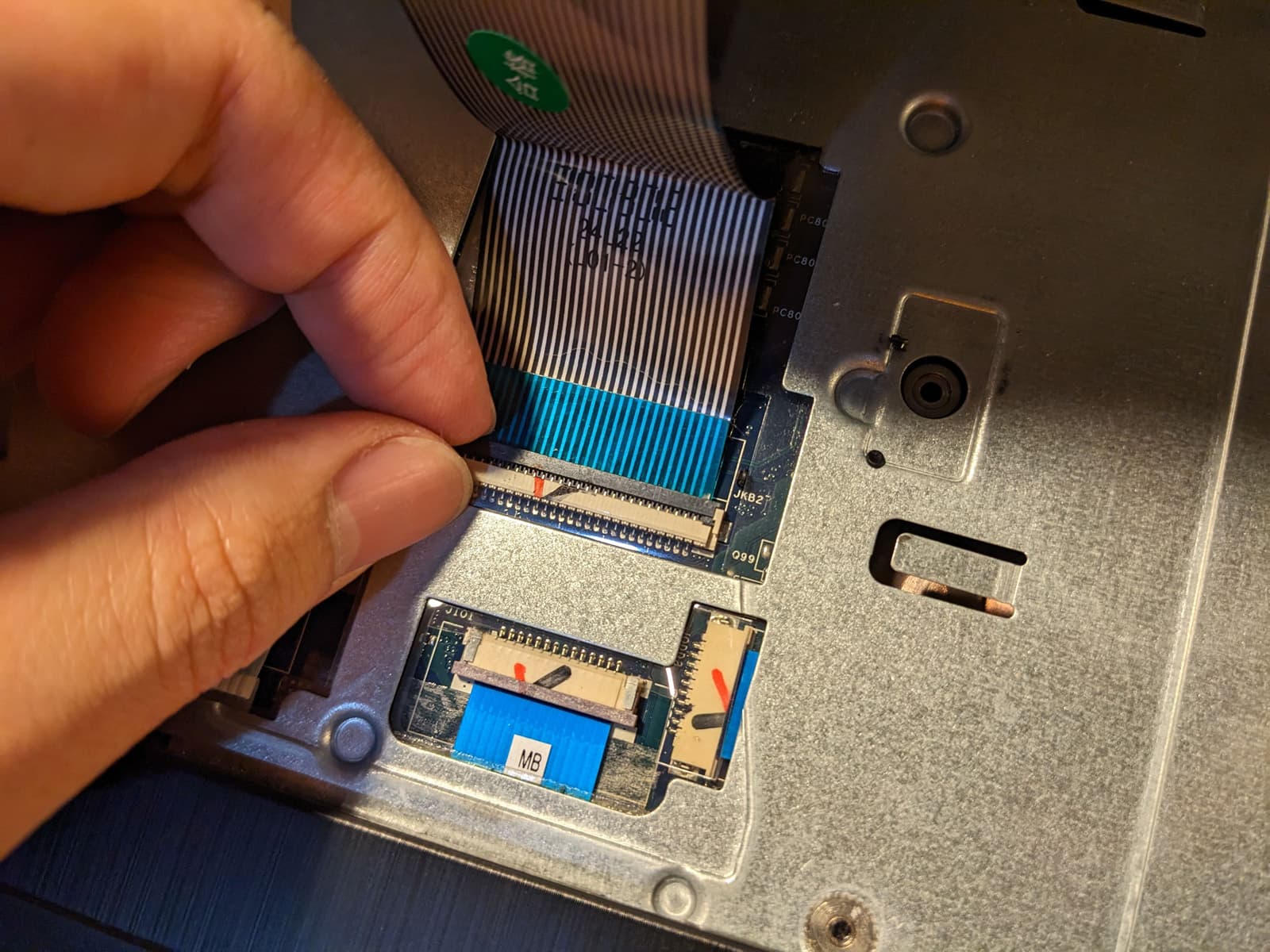 [DIY 筆電維修]Lenovo G500s筆電鍵盤如何更換?筆電鍵盤更換教學!